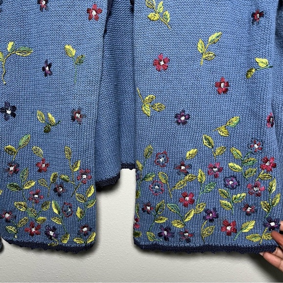 VTG 90s Women Cottage Core Cardigan Sweater Medium Blue Floral Embroidered - Picture 9 of 11